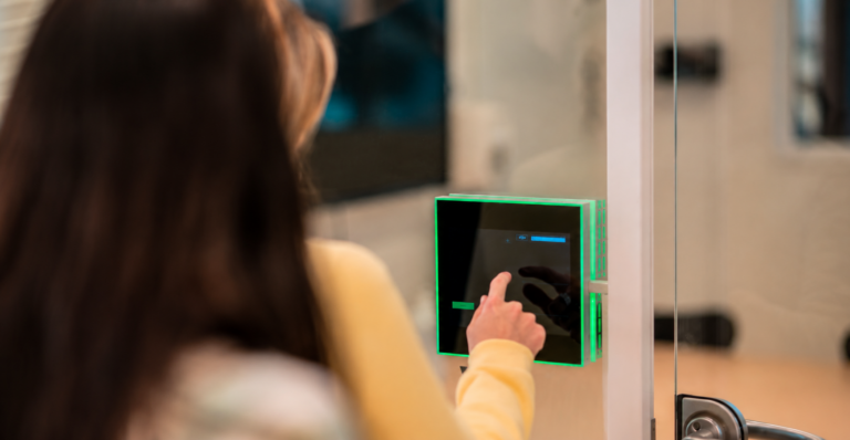 Testimonio de un cliente: Cómo mejoró el trabajo híbrido con el Evoko Naso